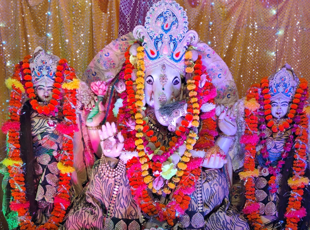 सिद्धिविनायक मन्दिर पुखरायां में सजी भव्य झांकी Lambodr Darwar