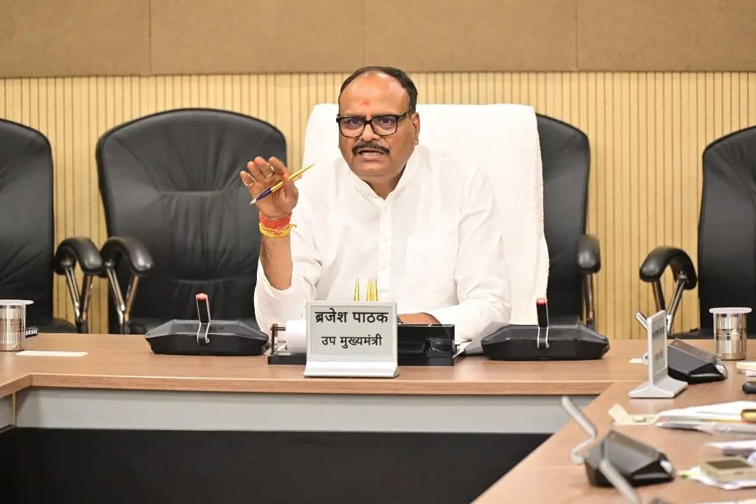 उत्तर -प्रदेश के उपमुख्यमंत्री बृजेश पाठक का स्वस्व उत्तर-प्रदेश की ओर एक कदम