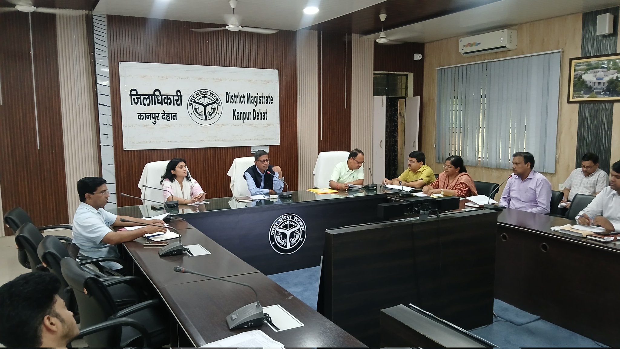 रोजगार श्रजन के लिये जिलाधिकारी कानपुर देहात की मीटिंग